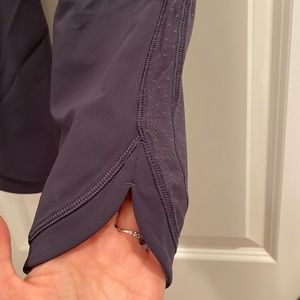 Perfect condition crop Lulu legging.